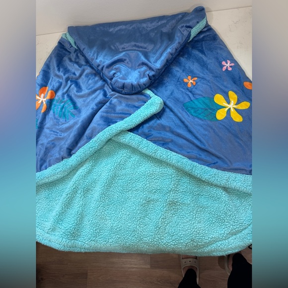 Blue Stitch Hooded Blanket set - Picture 7 of 9